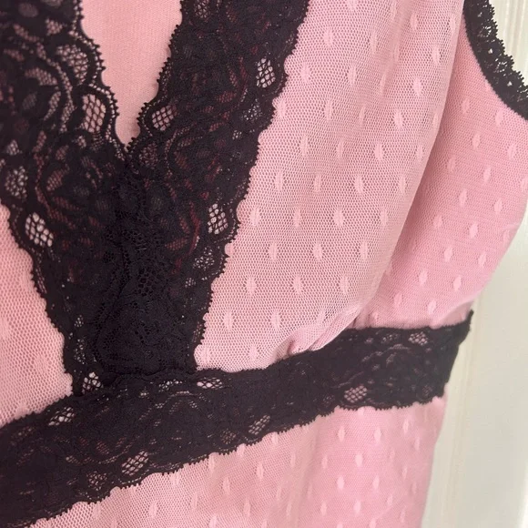 New York & Company Y2K Pink Lace Vintage Deep V Top babydoll - Picture 3 of 7
